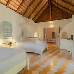 Hotel Costa Las Ballenas