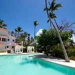 Los Corales Beach Village