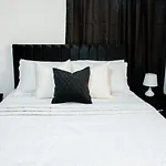 Luxury, Cozy Apartment Alma Rosa /15 Min Airport