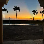 Ocean Breeze Villa Carismar