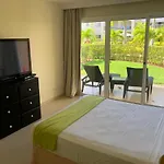 Beautiful One Bedroom Unit With Pool And Beach Club In A Golf Project