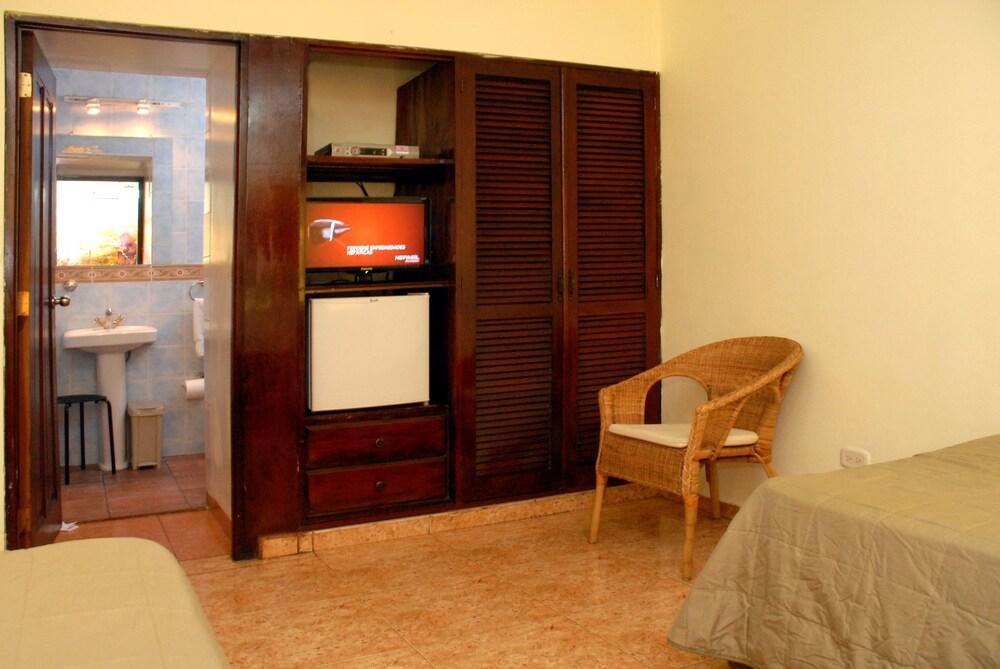 Colonial Hotel