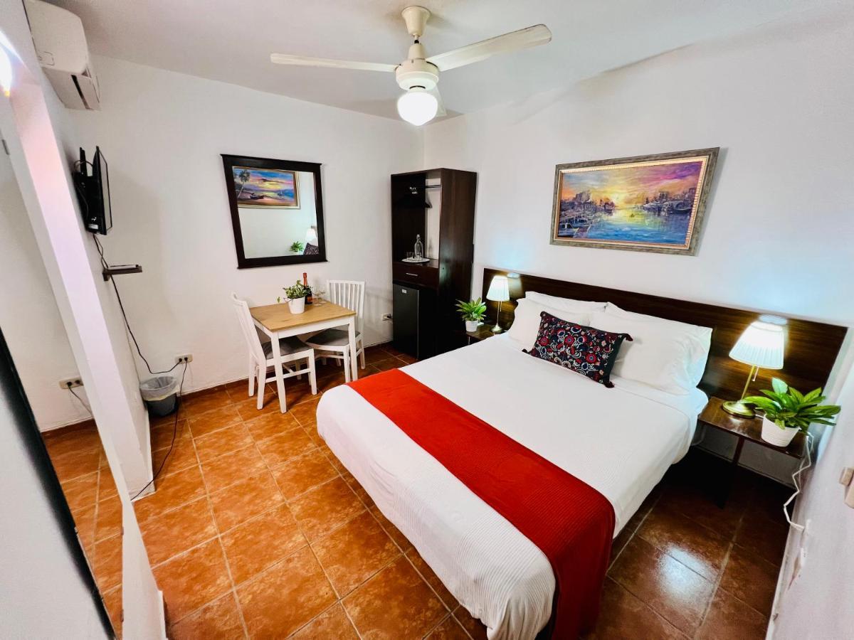 Colonial Hotel
