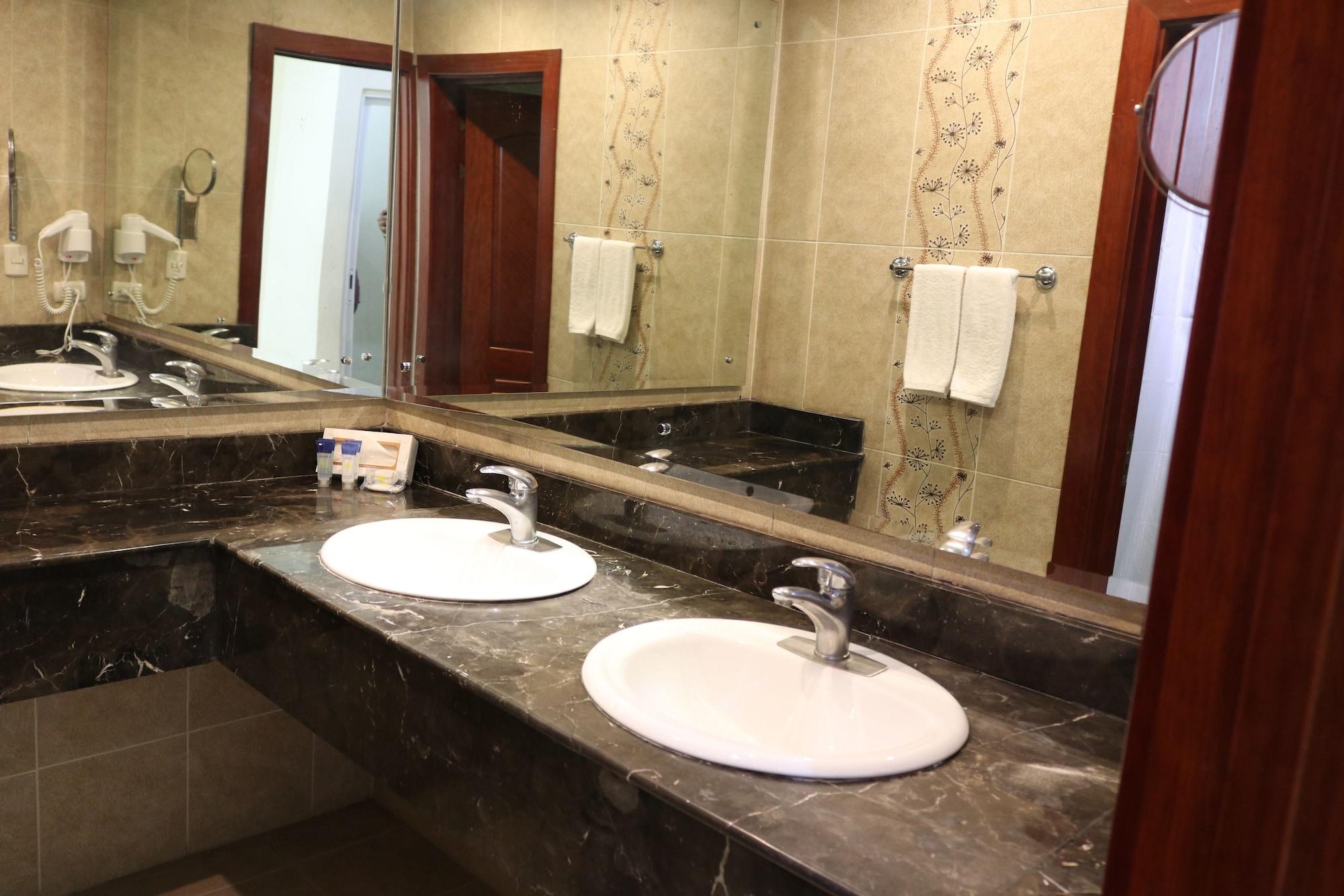 Ramada By Wyndham Princess 3*