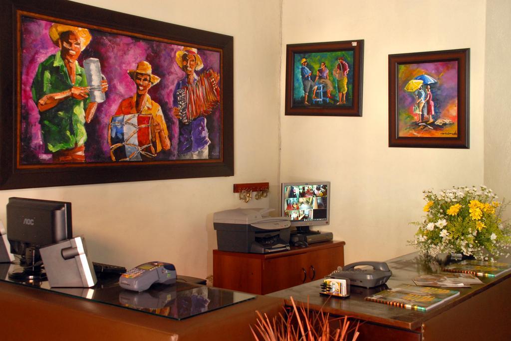 Colonial Hotel