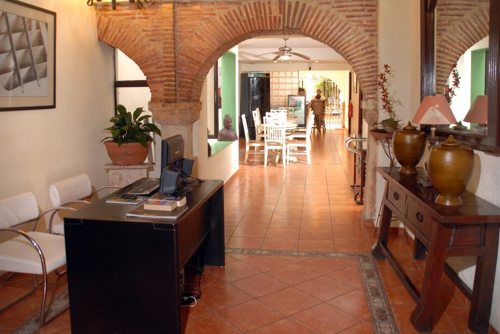 Colonial Hotel 3*