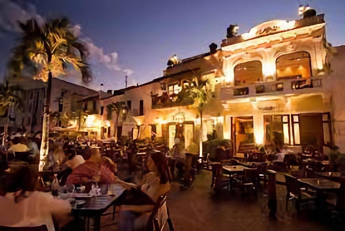 Colonial Blanco Hostel