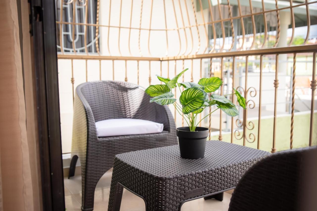 Luxury, Cozy Alma Rosa /15 Min Airport Apartment *