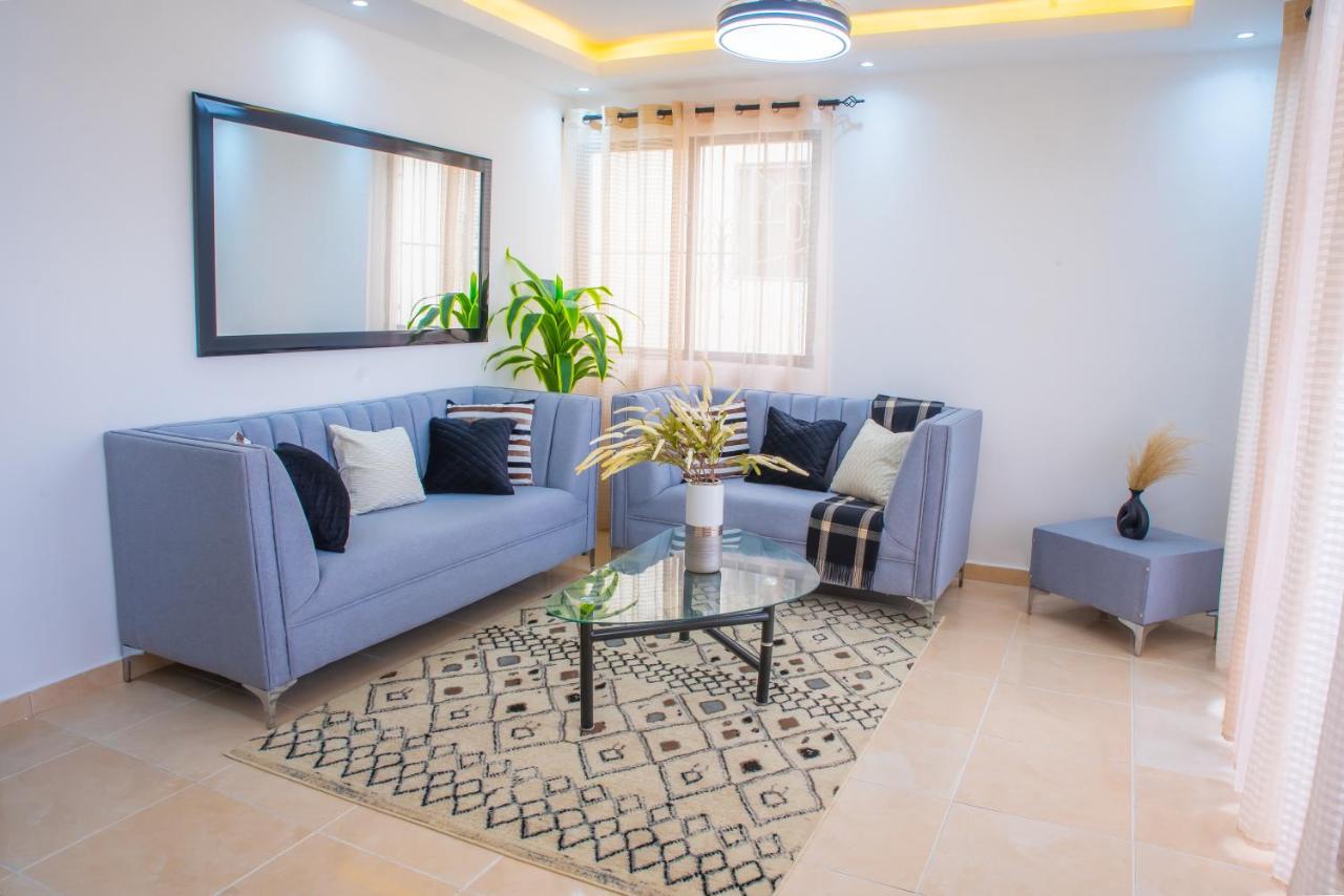 Luxury, Cozy Alma Rosa /15 Min Airport Apartment *