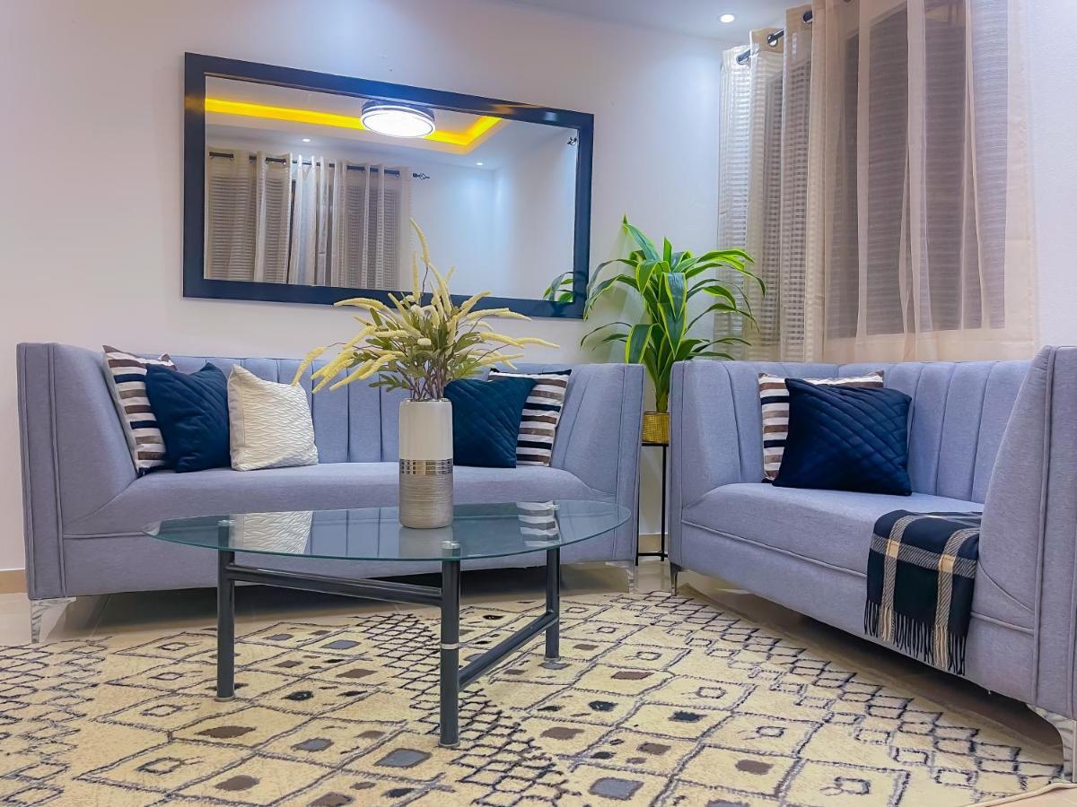 Luxury, Cozy Alma Rosa /15 Min Airport Apartment *