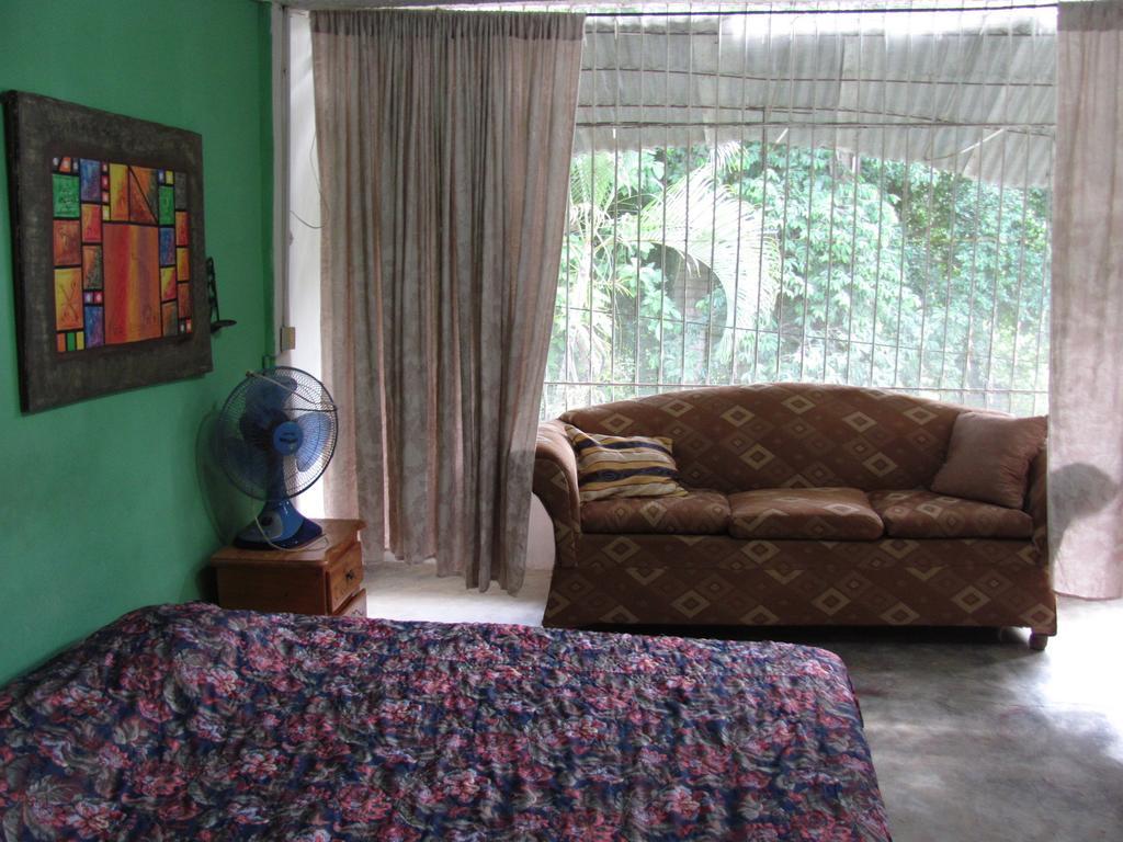 Lodge Riverside Private *