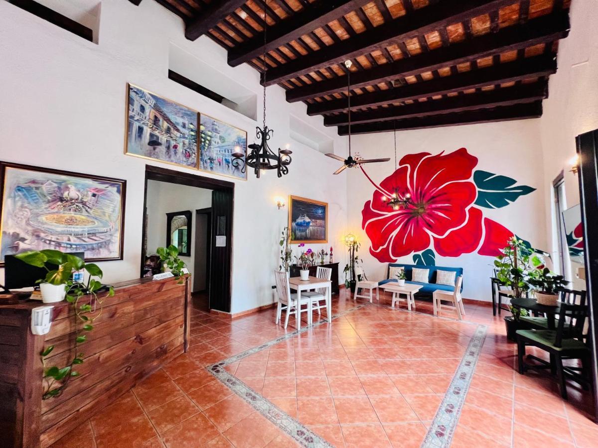 Colonial Hotel 3*