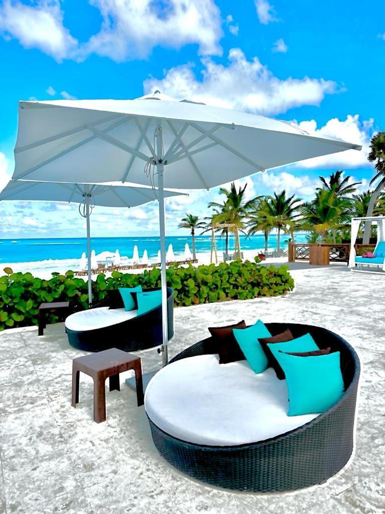 Beachside Oasis: Pool Views And Casino Access Apartment *