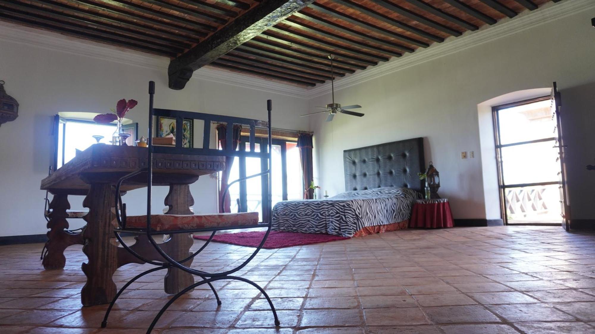 El Castillo Bed & Breakfast *