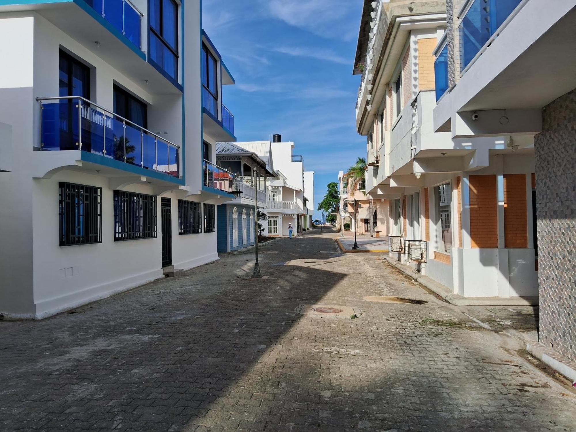 Cortlang Vacation - Located In El Pueblito Near Playa Dorada Pop Hotel *