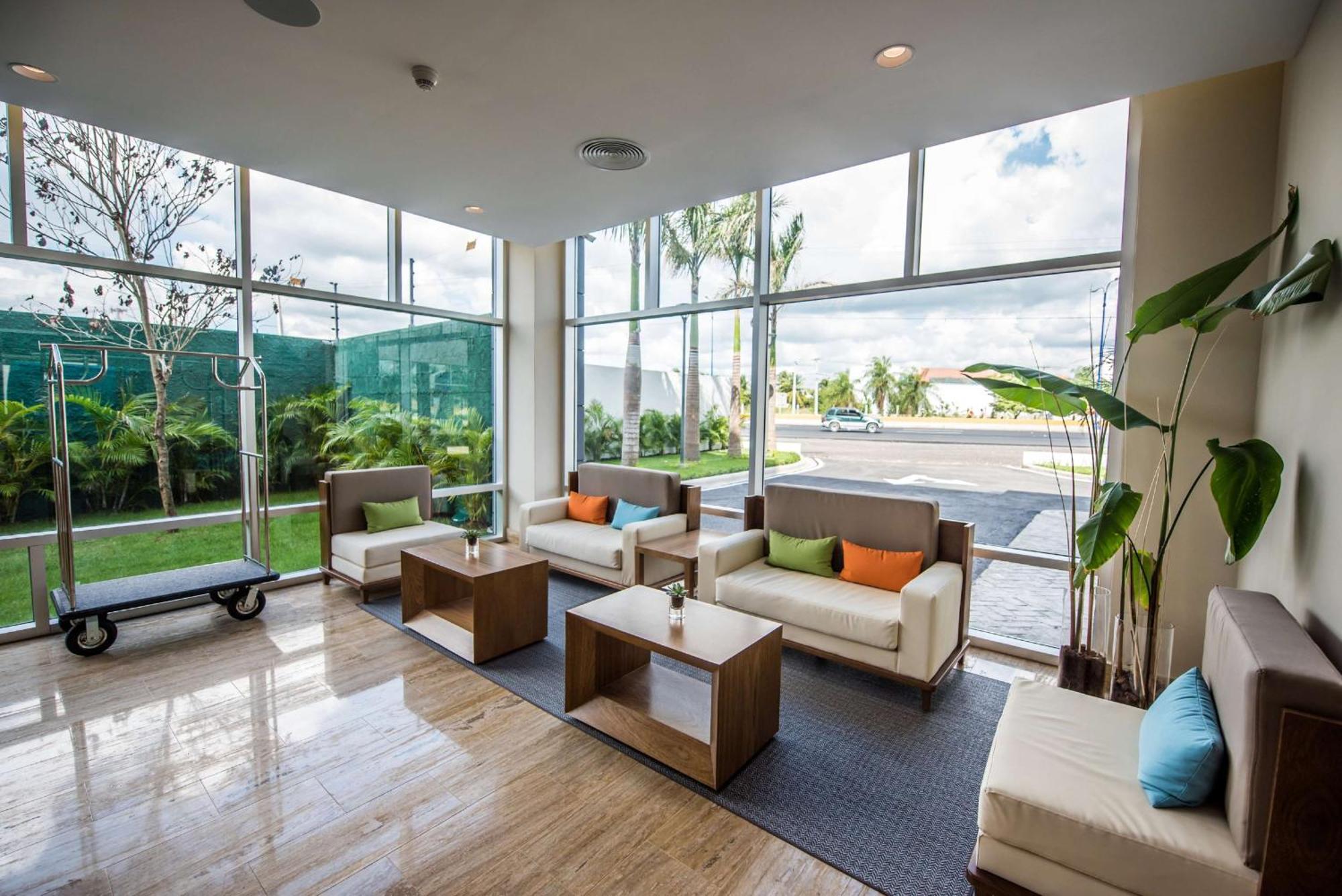 Hotel Hampton By Hilton Santo Domingo Airport 3*