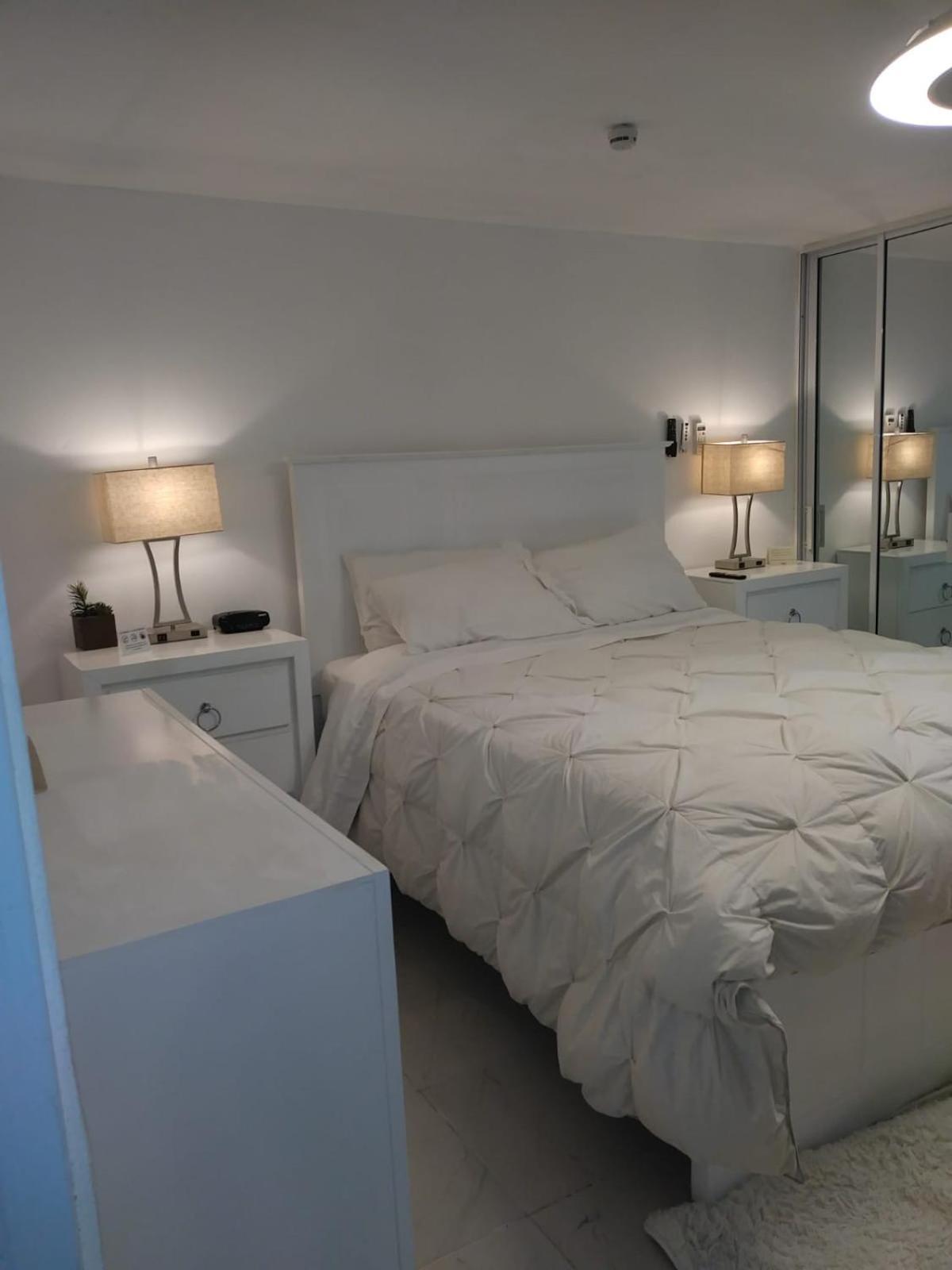 Luxury Hot Water,ac,wifi,ps3 Apartment *