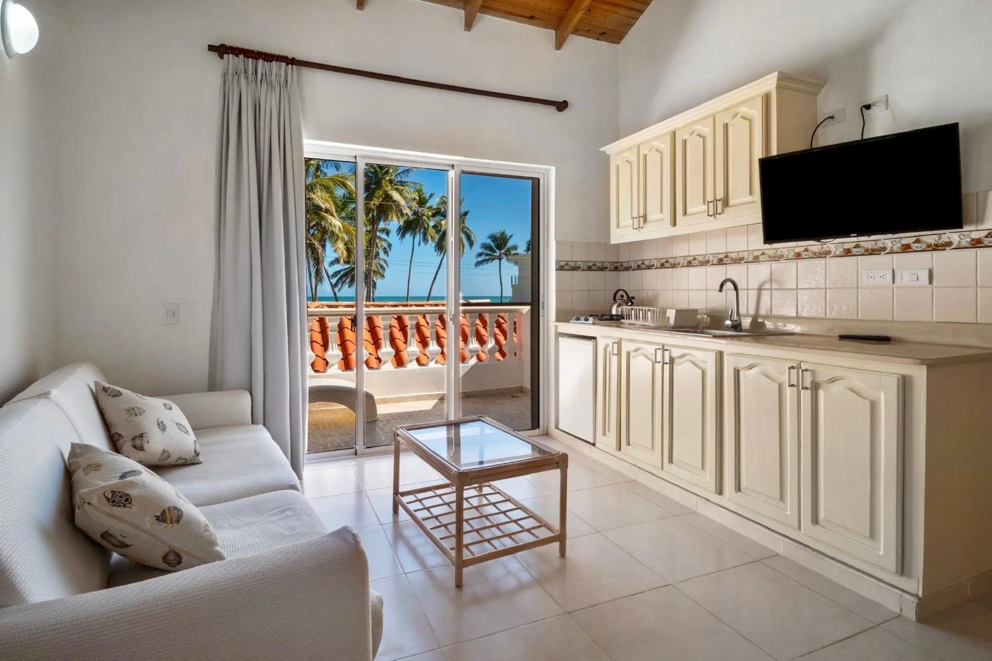 Aparthotel Brisas Doradas Beachfront