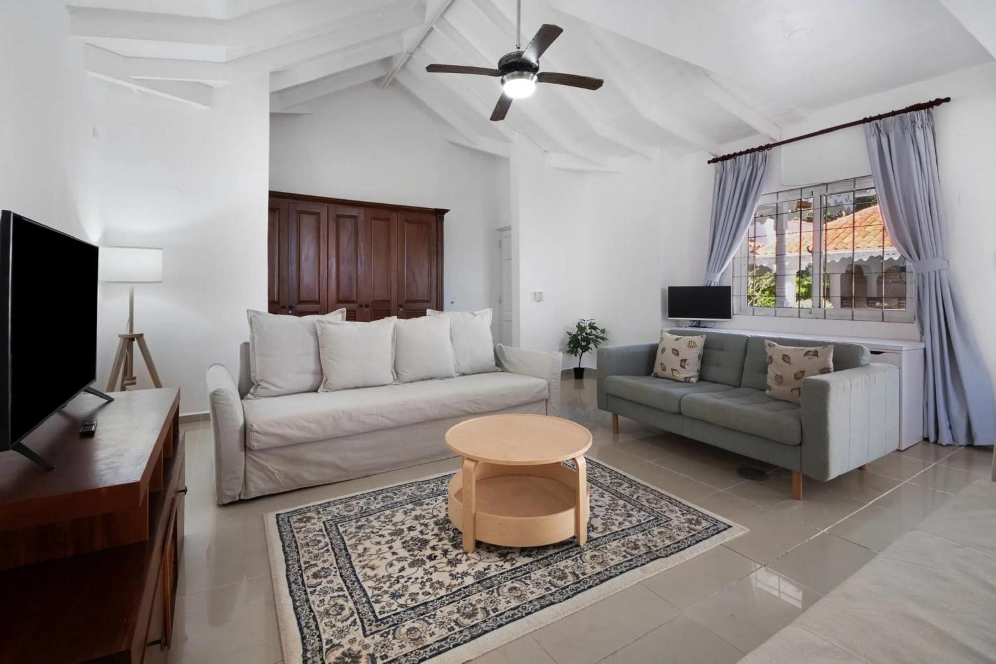Brisas Doradas Beachfront Aparthotel *