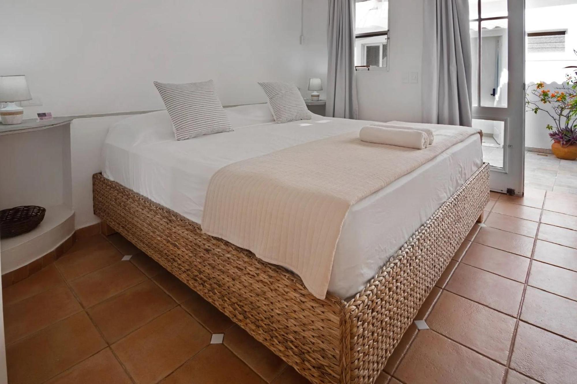 Aparthotel Brisas Doradas Beachfront *