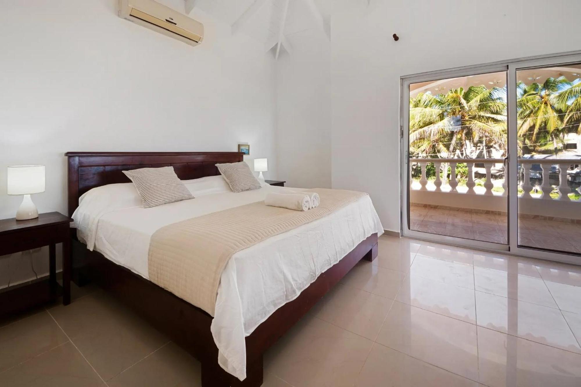 Aparthotel Brisas Doradas Beachfront