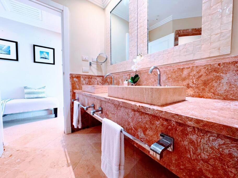 Your Private Pool, Marina Hot Tub & Grounds Apartment *