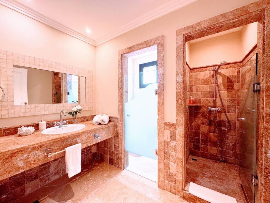 Your Private Pool, Marina Hot Tub & Grounds *