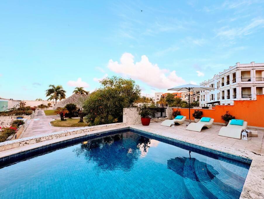 Apartment Your Private Pool, Marina Hot Tub & Grounds *