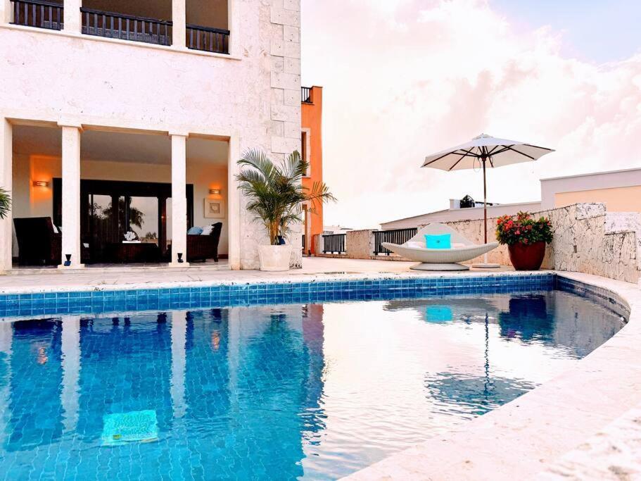 Apartment Your Private Pool, Marina Hot Tub & Grounds *