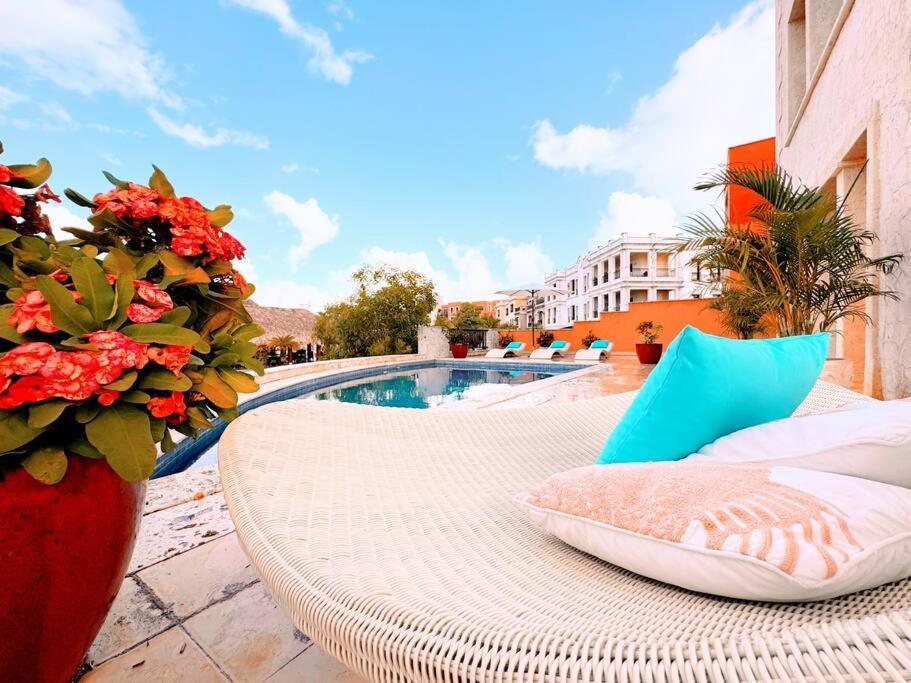 Apartment Your Private Pool, Marina Hot Tub & Grounds *