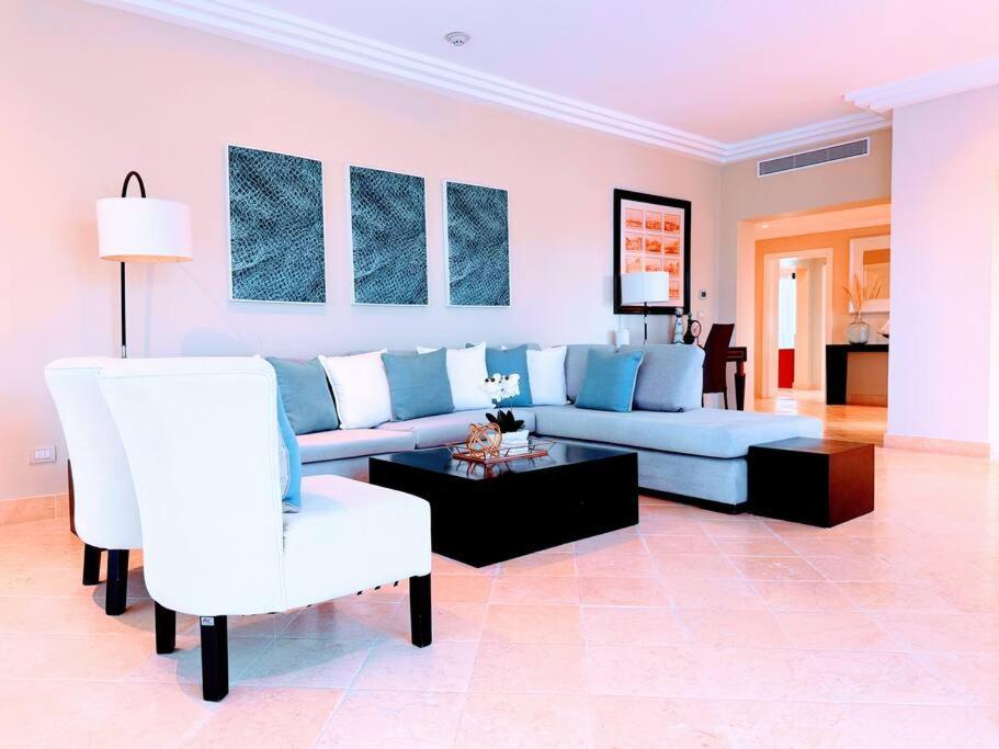 Apartment Your Private Pool, Marina Hot Tub & Grounds