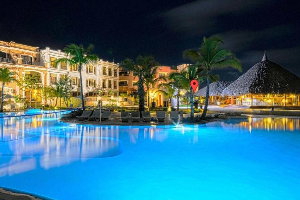 Apartment Your Private Pool, Marina Hot Tub & Grounds *