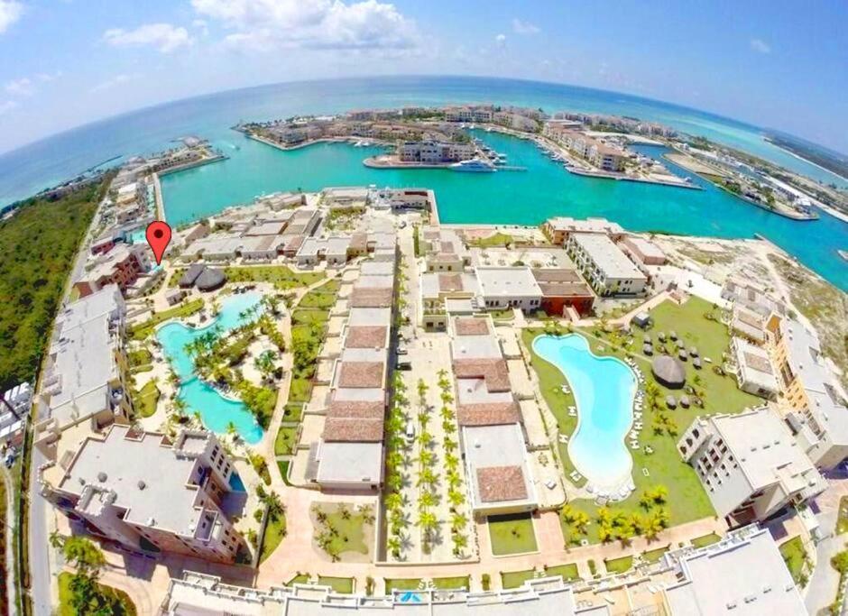Your Private Pool, Marina Hot Tub & Grounds *