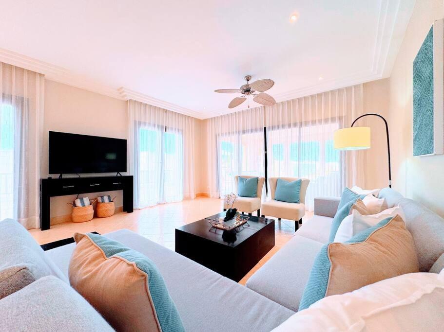 Your Private Pool, Marina Hot Tub & Grounds