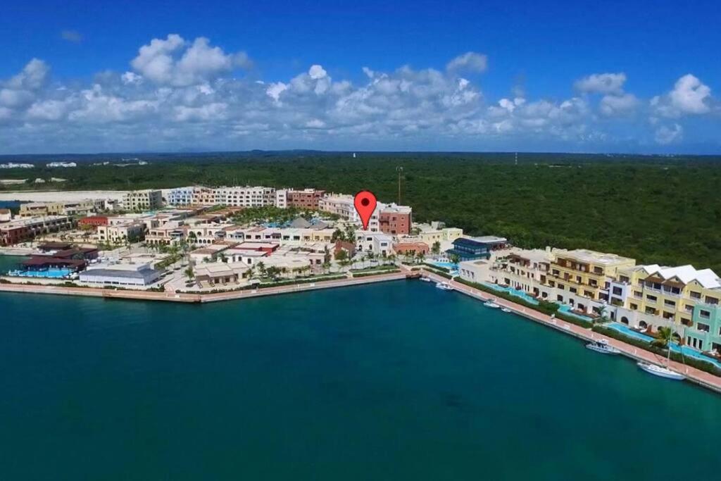 Apartment Your Private Pool, Marina Hot Tub & Grounds