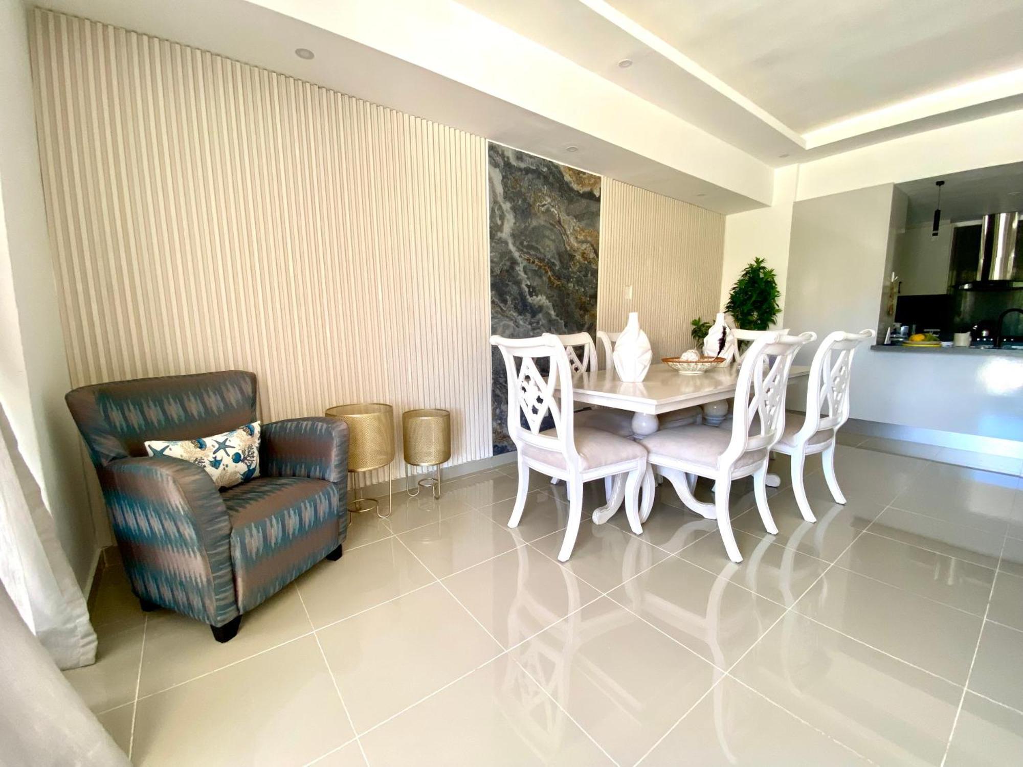 Elegancia Tropical And Pool Bibijagua Rd *