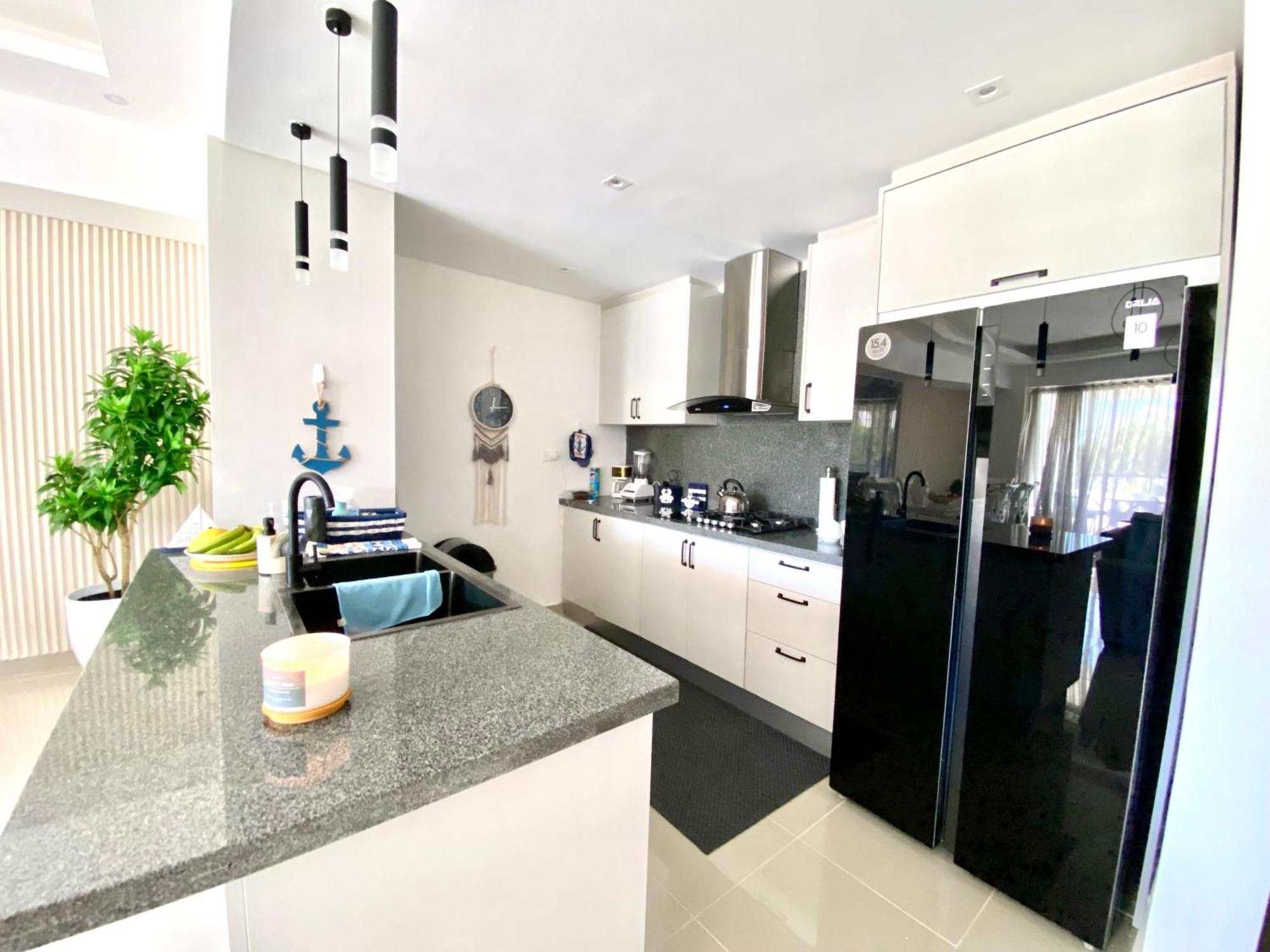 Elegancia Tropical And Pool Bibijagua Rd Apartment *