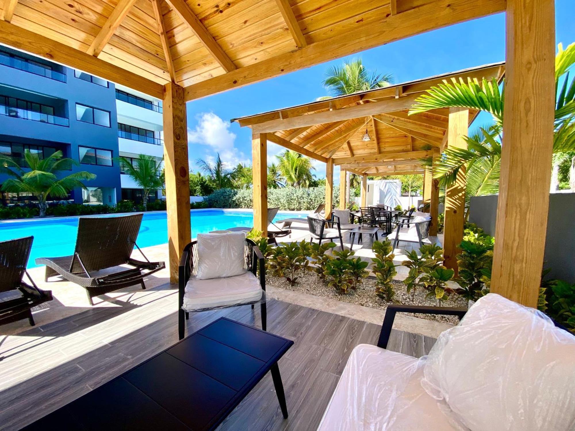 Elegancia Tropical And Pool Bibijagua Rd *