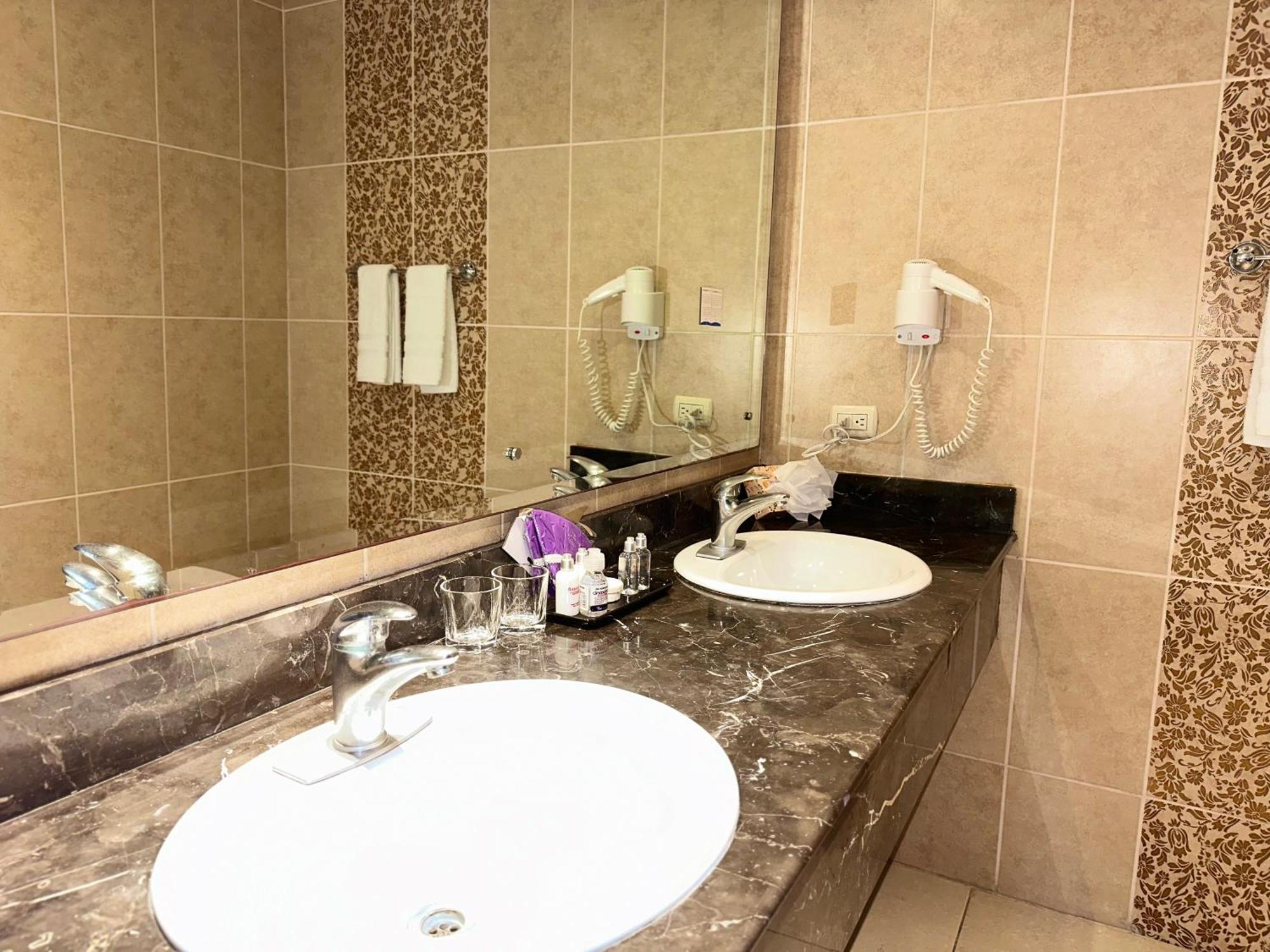 Ramada By Wyndham Princess 3*