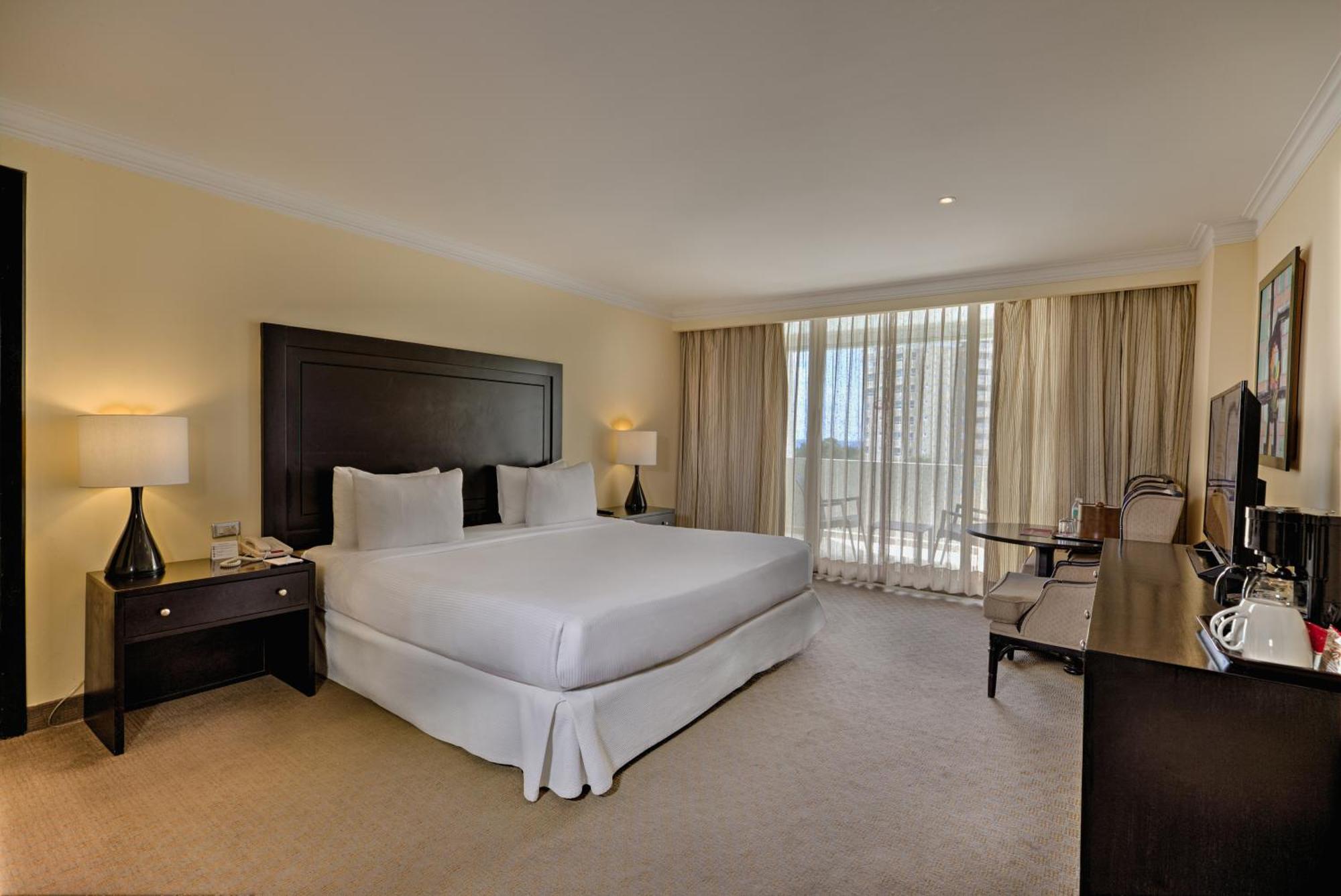 Dominican Fiesta Hotel 5*