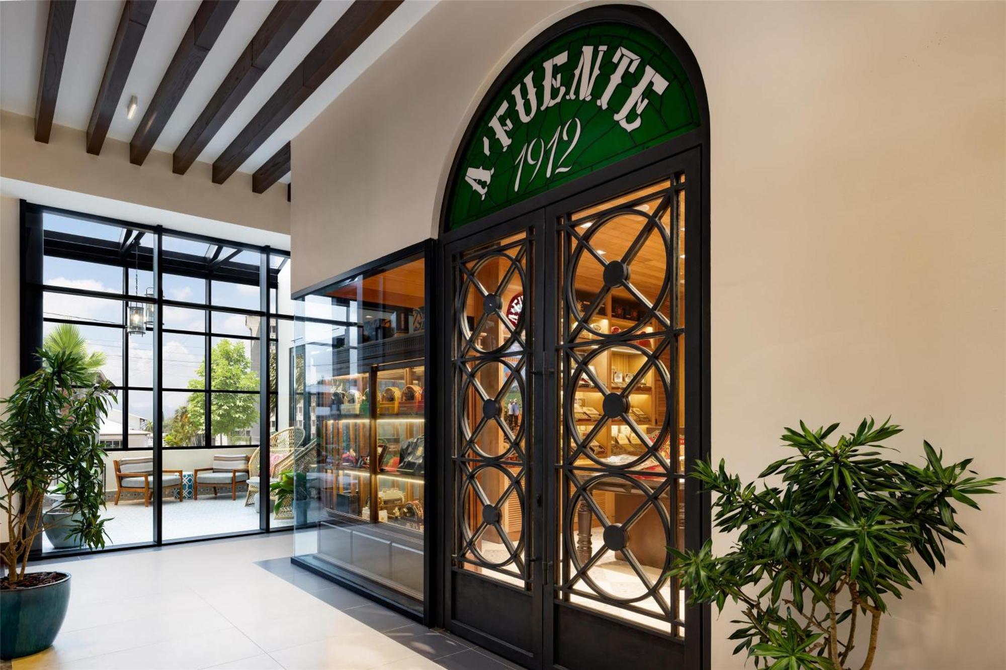 Hotel Santiago, Curio Collection By Hilton