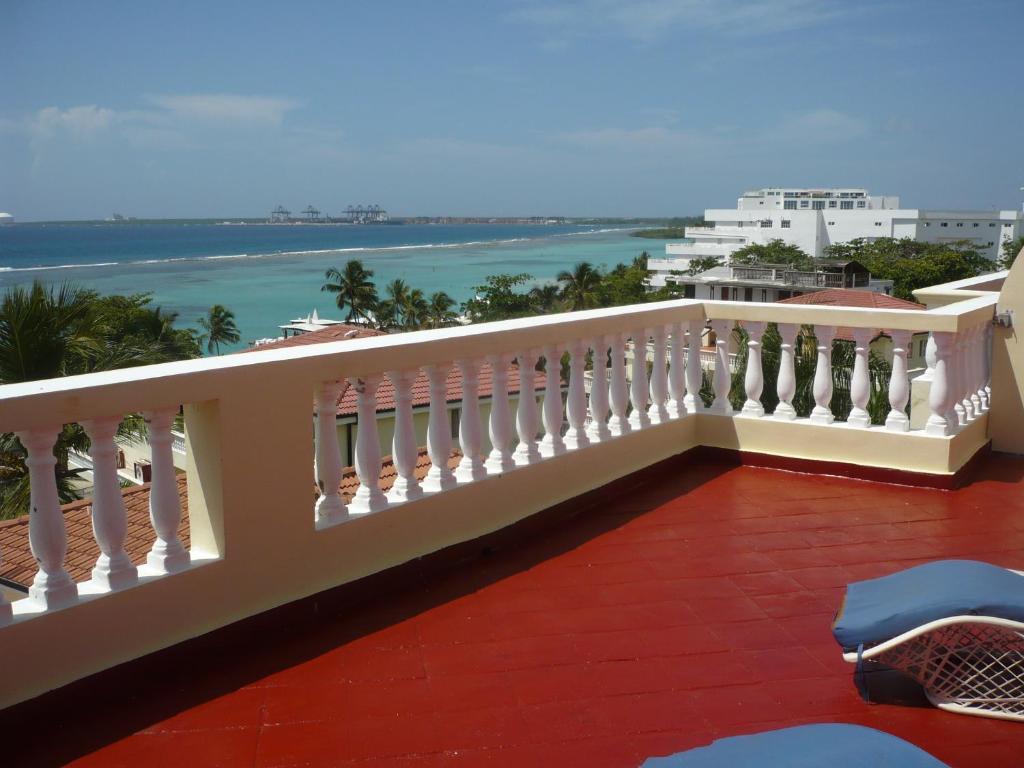 Residencial Las Palmeras De Willy Boca Chica