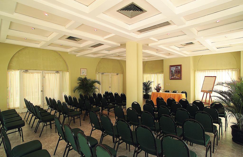 Hotel Barcelo Capella Beach