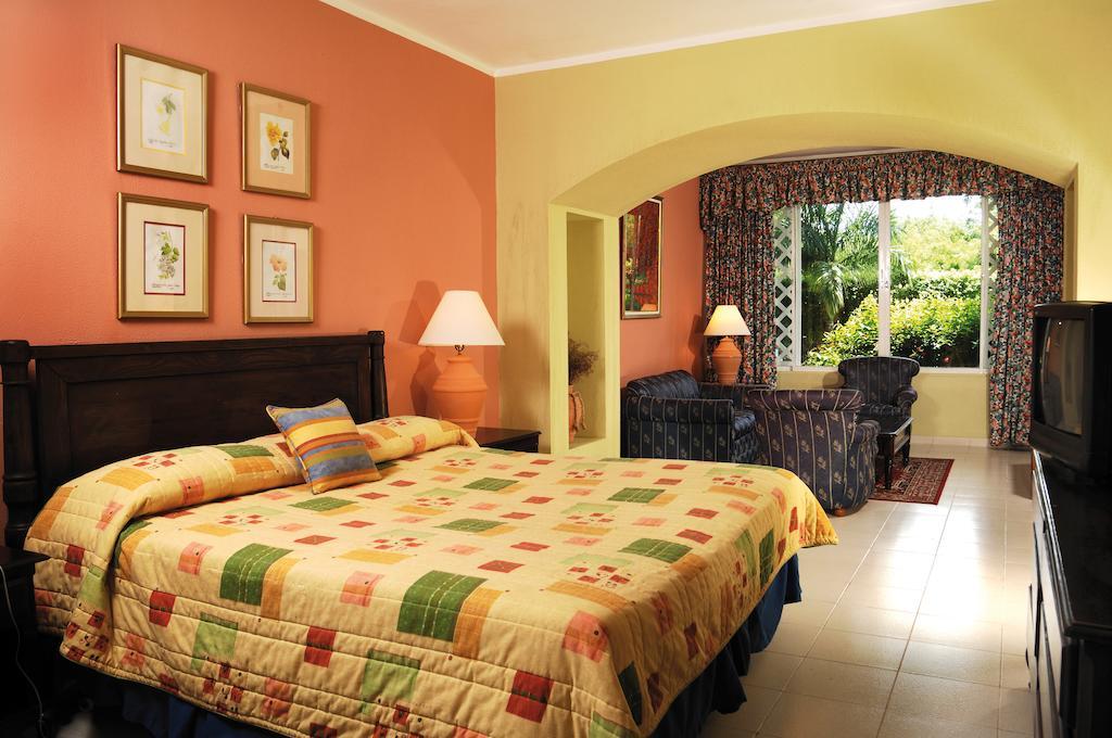 Hotel Barcelo Capella Beach
