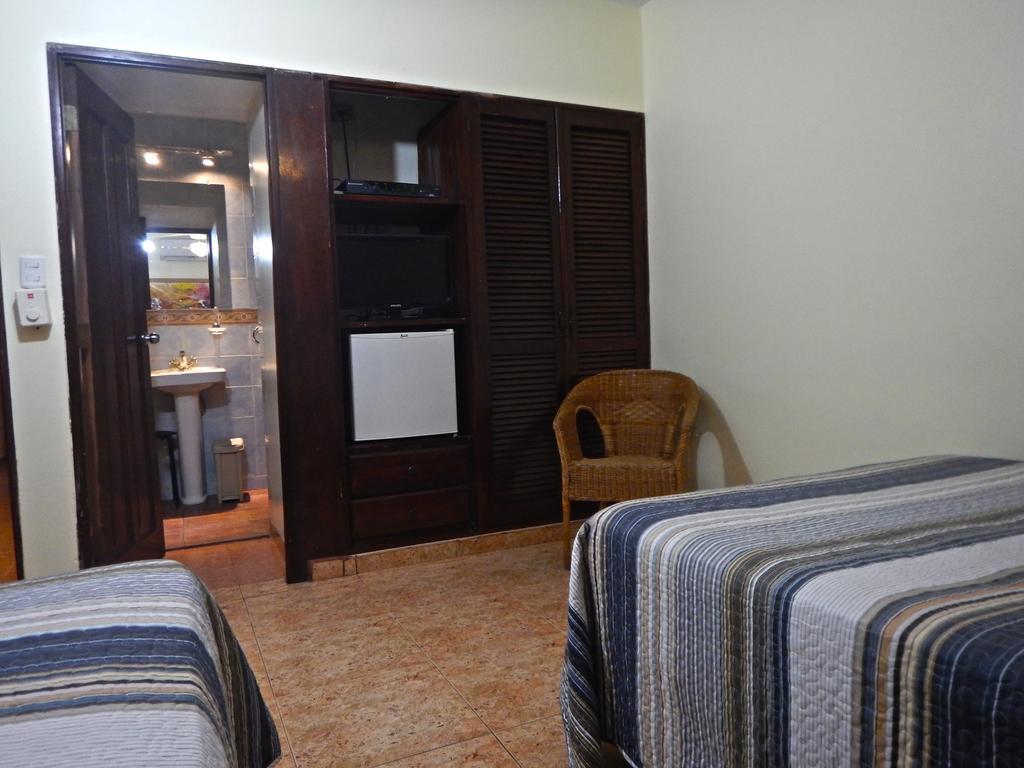 Colonial 3*