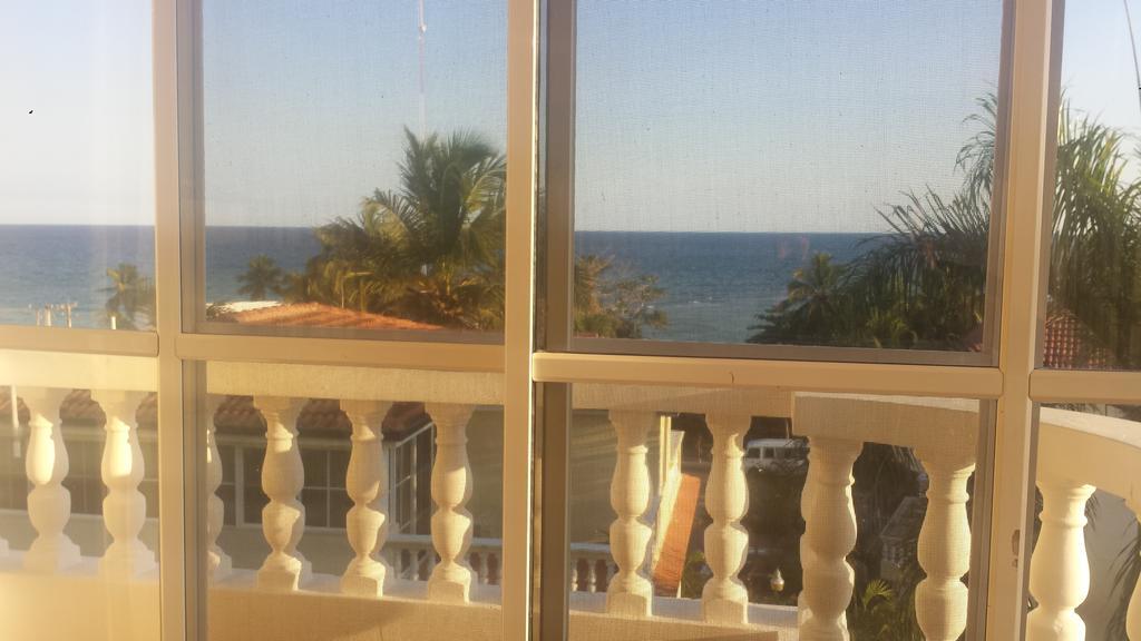 Residencial Las Palmeras De Willy Boca Chica