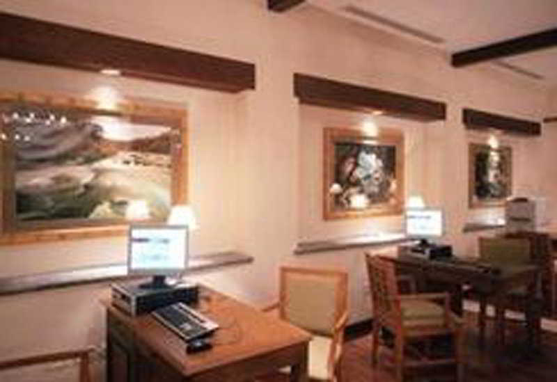 Courtyard By Marriott Hotel