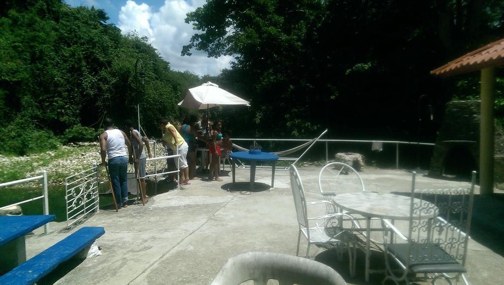 Lodge Riverside Private *