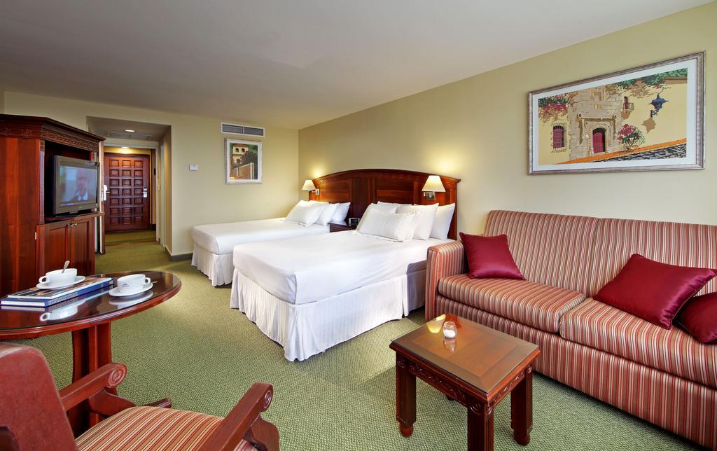 Hotel Dominican Fiesta Santo Domingo