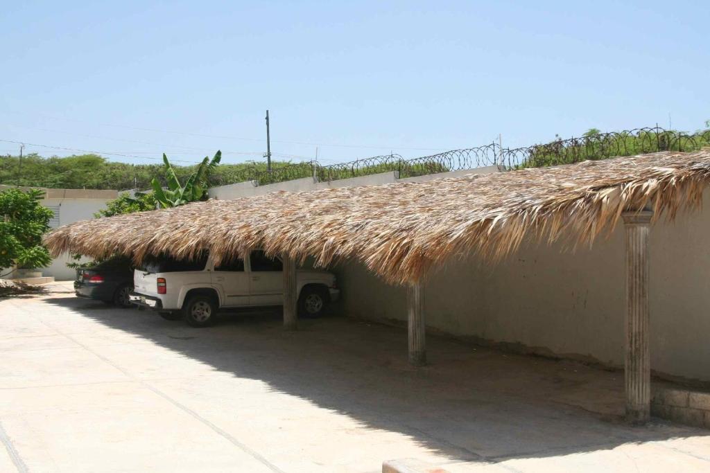Hotel La Saladilla Bleach Club 4*